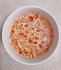 chen nuoc mam gung toi ot cham long long