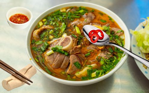 ham xuong bo nau nuoc dung bun bo hue